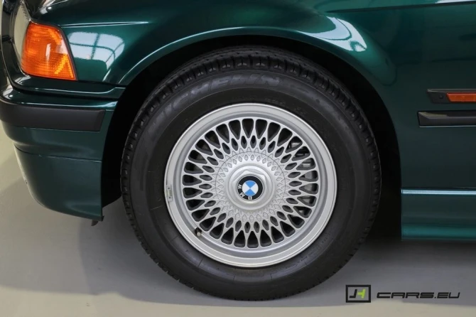 BMW 320i с самым маленьким пробегом в мире за 56 тысяч долларов (галерея)