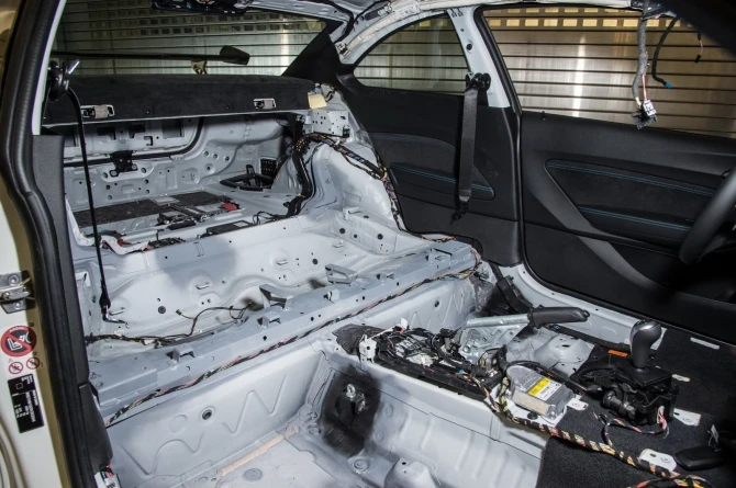 BMW презентовал гоночный автомобиль (галерея)