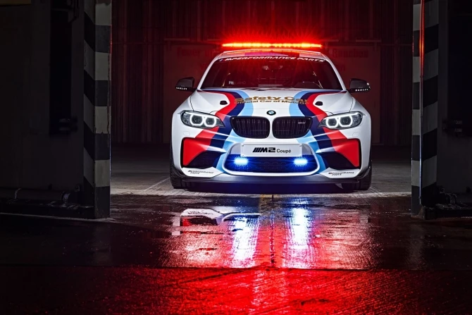 BMW презентовал гоночный автомобиль (галерея)