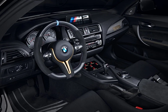BMW презентовал гоночный автомобиль (галерея)