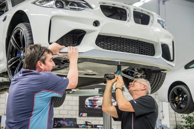 BMW презентовал гоночный автомобиль (галерея)