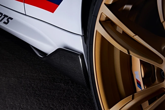 BMW презентовал гоночный автомобиль (галерея)