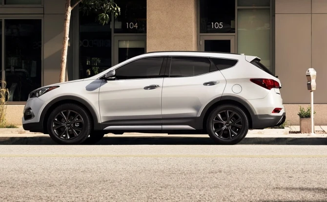 Hyundai Santa fe и Grand Santa fe показали свое новое обличье на автосалоне в Чикаго