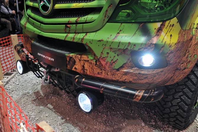 Mercedes представила в Чикаго концептуальный грузовик Sprinter Extreme (галерея)