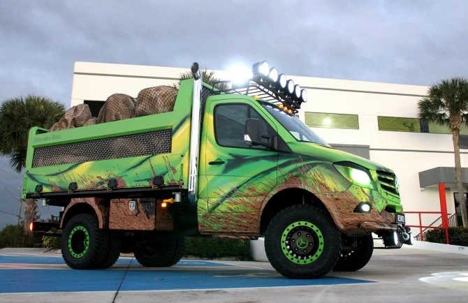Mercedes представила в Чикаго концептуальный грузовик Sprinter Extreme (галерея)