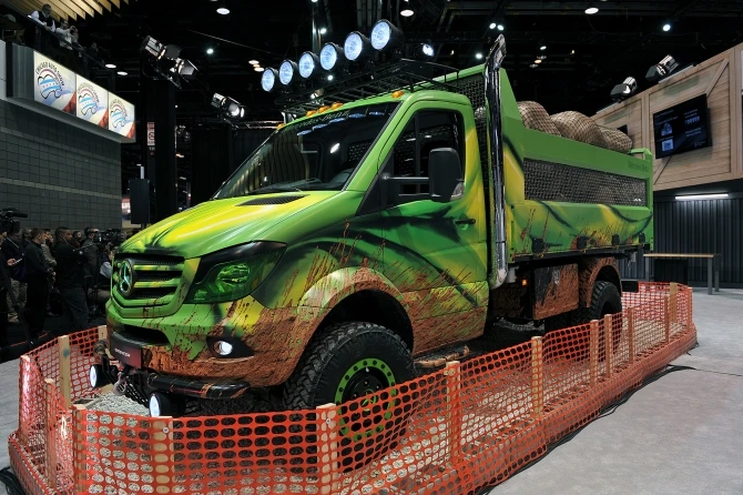 Mercedes представила в Чикаго концептуальный грузовик Sprinter Extreme (галерея)