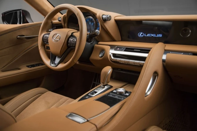 Lexus рассекретил дизайн гибридной версии спорткара LC 500