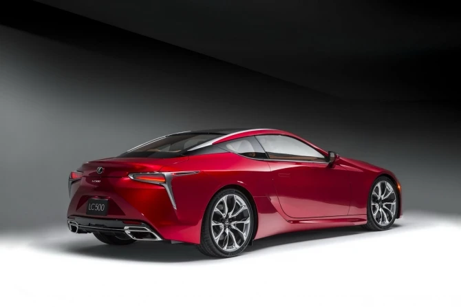 Lexus рассекретил дизайн гибридной версии спорткара LC 500