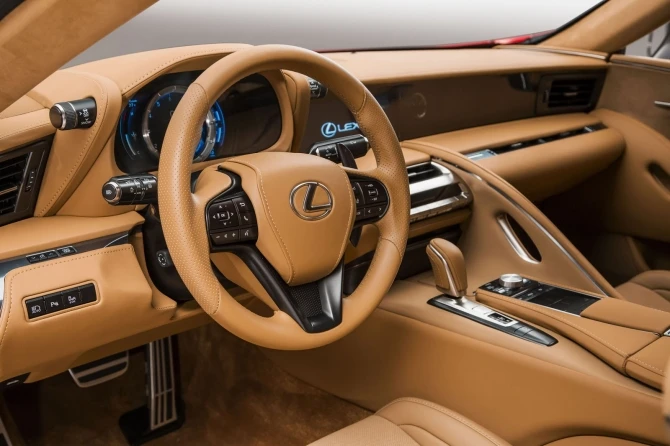 Lexus рассекретил дизайн гибридной версии спорткара LC 500