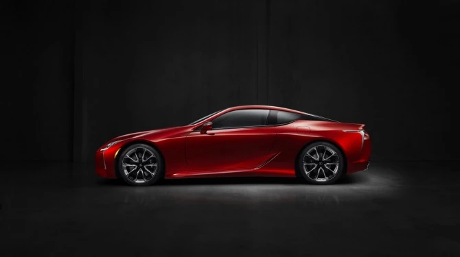 Lexus рассекретил дизайн гибридной версии спорткара LC 500