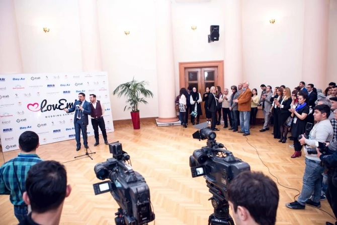 В Баку прошла выставка свадебных фотографий “LovEmin” ко Дню всех влюбленных (видео)