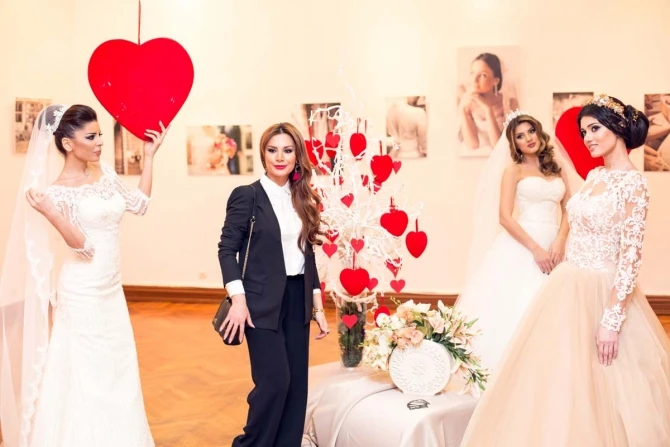 В Баку прошла выставка свадебных фотографий “LovEmin” ко Дню всех влюбленных (видео)
