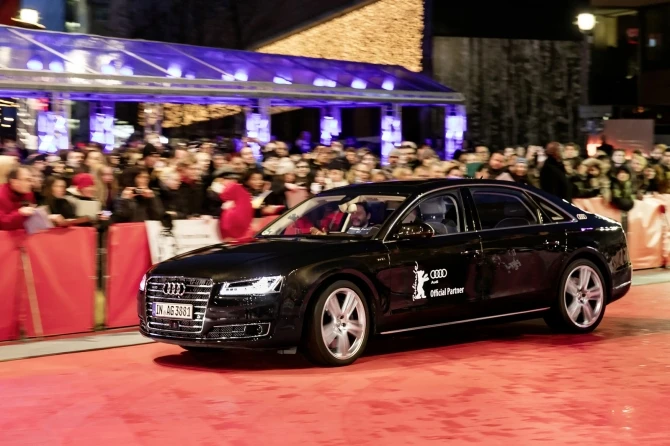 Audi засветил беспилотный седан A8 на Берлинале (видео)
