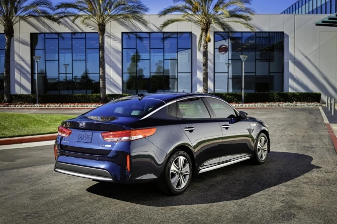 Линейка Kia пополнилась первым 
