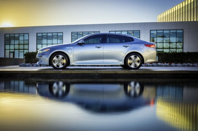 Линейка Kia пополнилась первым 