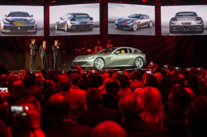 Состоялся закрытый показ нового Ferrari на берегу итальянского озера Комо (видео)