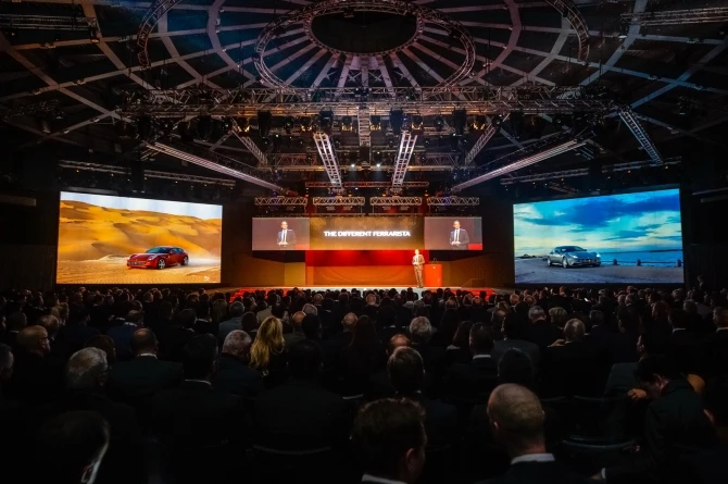 Состоялся закрытый показ нового Ferrari на берегу итальянского озера Комо (видео)