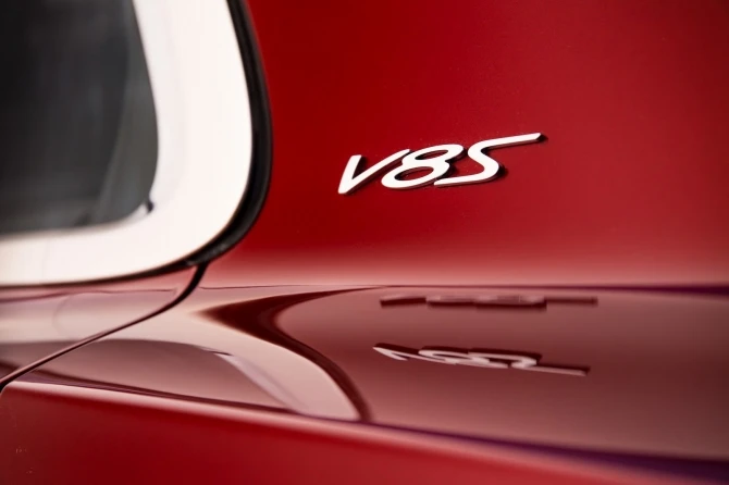 Bentley объявила о запуске заряженного Flying Spur V8 S