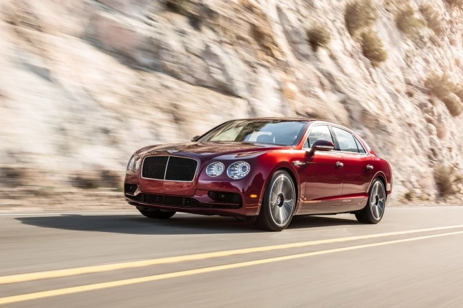 Bentley объявила о запуске заряженного Flying Spur V8 S