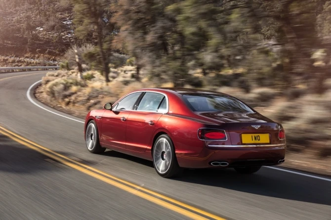 Bentley объявила о запуске заряженного Flying Spur V8 S