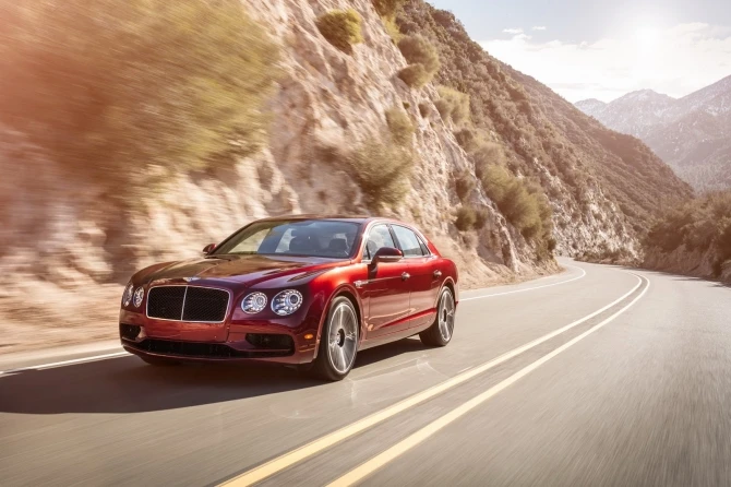 Bentley объявила о запуске заряженного Flying Spur V8 S