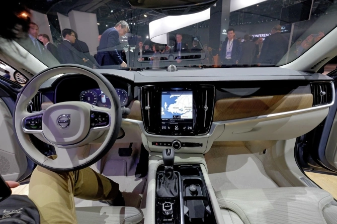 Volvo начнет выпуск автомобилей без ключей (видео)