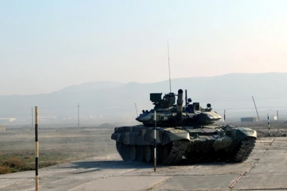 Азербайджанские танки приведены в боевую готовность (фото)