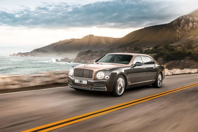 Лонг Bentley Mulsanne – главная новинка 2017 года (фотогалерея)