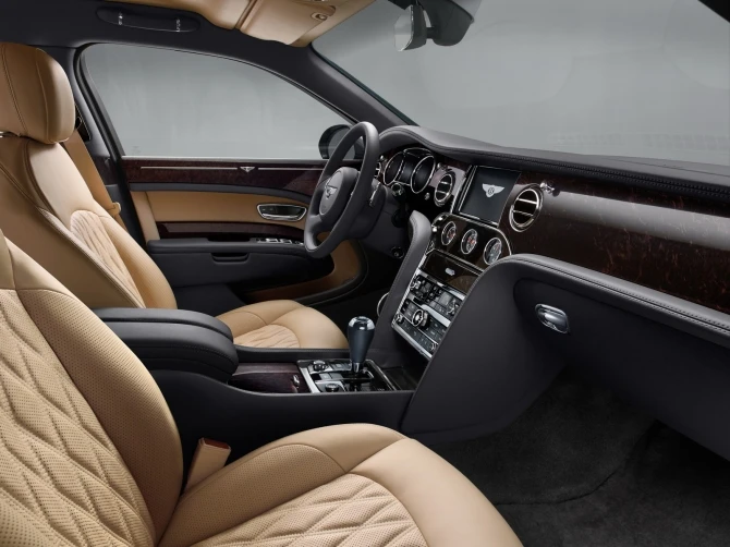Лонг Bentley Mulsanne – главная новинка 2017 года (фотогалерея)