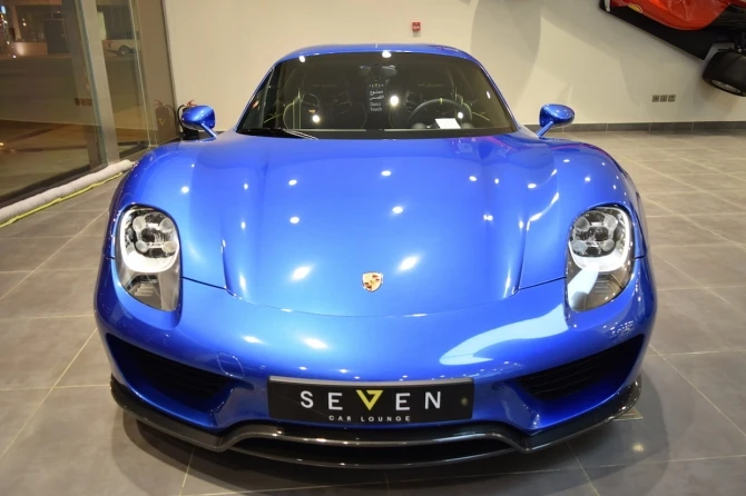 Арабский вкус - Гламурный синий Porsche 918 (фото)