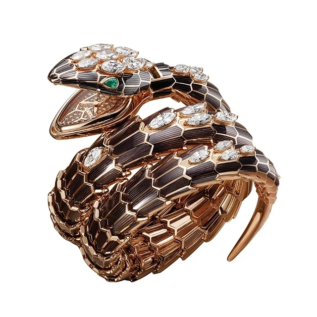 Bulgari представил новую коллекцию стильных женских часов со змеиными мотивами