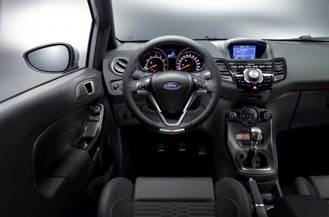 Ford представил сверхмощную версию Fiesta ST (фото)