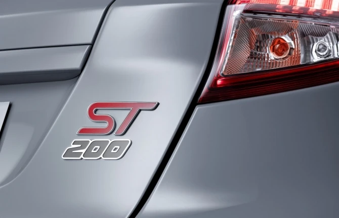 Ford представил сверхмощную версию Fiesta ST (фото)