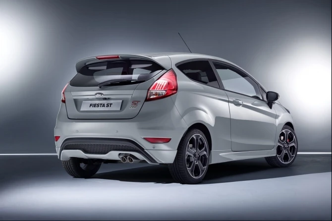 Ford представил сверхмощную версию Fiesta ST (фото)
