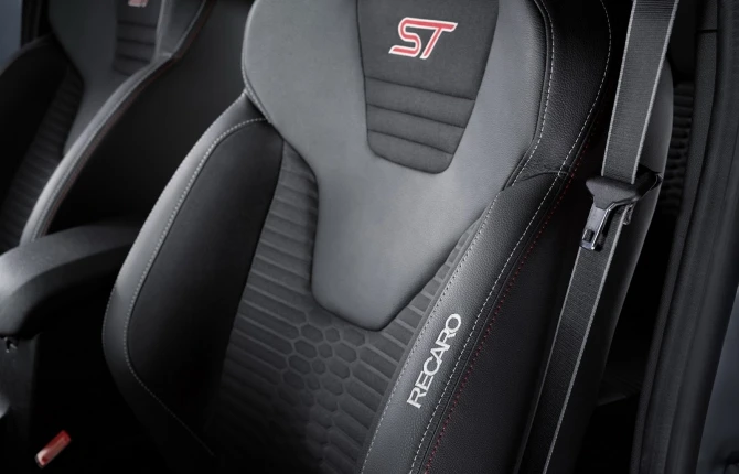Ford представил сверхмощную версию Fiesta ST (фото)
