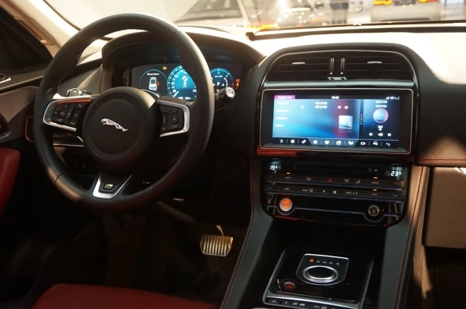 Первый кроссовер F-Pace от Jaguar засветился в Киеве (фотогалерея)