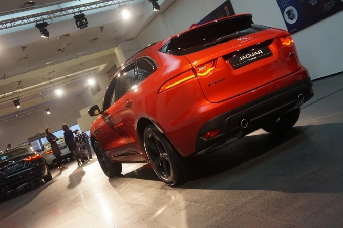 Первый кроссовер F-Pace от Jaguar засветился в Киеве (фотогалерея)