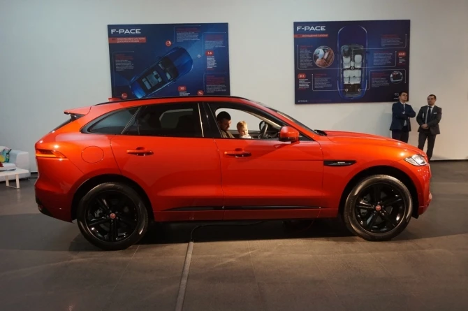Первый кроссовер F-Pace от Jaguar засветился в Киеве (фотогалерея)