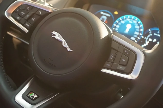 Первый кроссовер F-Pace от Jaguar засветился в Киеве (фотогалерея)
