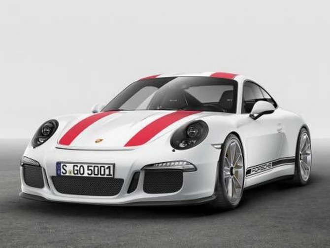 Внешность «юбилейного» Porsche 911 перестала быть секретом (фото)