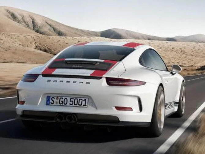 Внешность «юбилейного» Porsche 911 перестала быть секретом (фото)