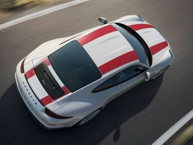 Внешность «юбилейного» Porsche 911 перестала быть секретом (фото)