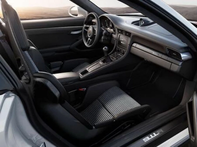 Внешность «юбилейного» Porsche 911 перестала быть секретом (фото)