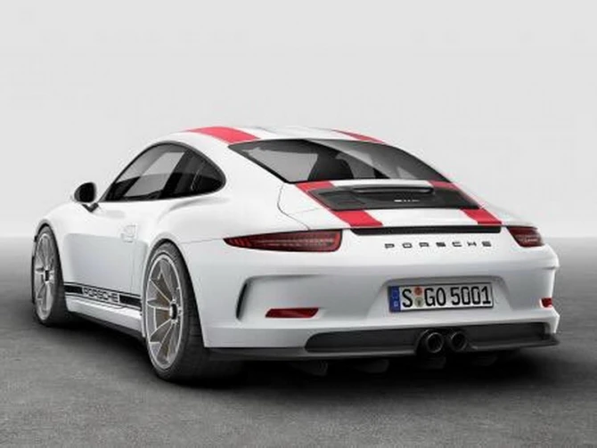 Внешность «юбилейного» Porsche 911 перестала быть секретом (фото)