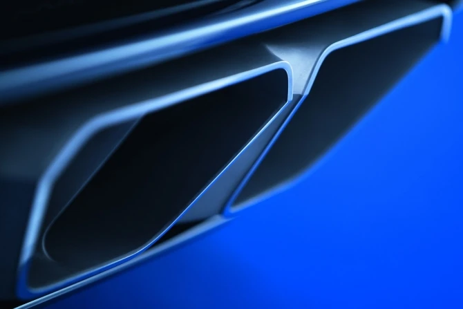 Bugatti представила серийную 1500-сильную замену «Вейрону» с максималкой 418 км/ч (галерея)