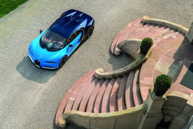Bugatti представила серийную 1500-сильную замену «Вейрону» с максималкой 418 км/ч (галерея)