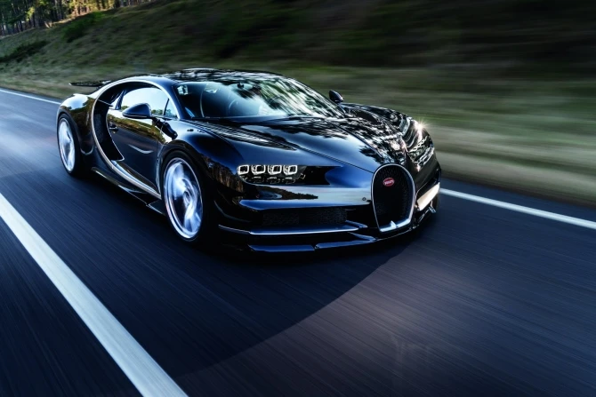 Bugatti представила серийную 1500-сильную замену «Вейрону» с максималкой 418 км/ч (галерея)