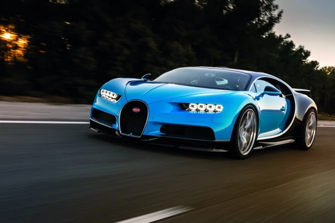 Bugatti представила серийную 1500-сильную замену «Вейрону» с максималкой 418 км/ч (галерея)