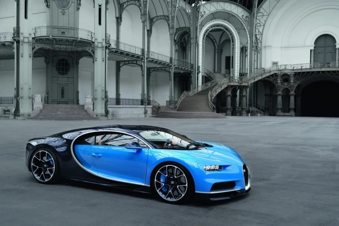 Bugatti представила серийную 1500-сильную замену «Вейрону» с максималкой 418 км/ч (галерея)