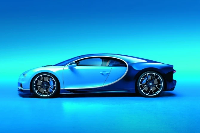 Bugatti представила серийную 1500-сильную замену «Вейрону» с максималкой 418 км/ч (галерея)